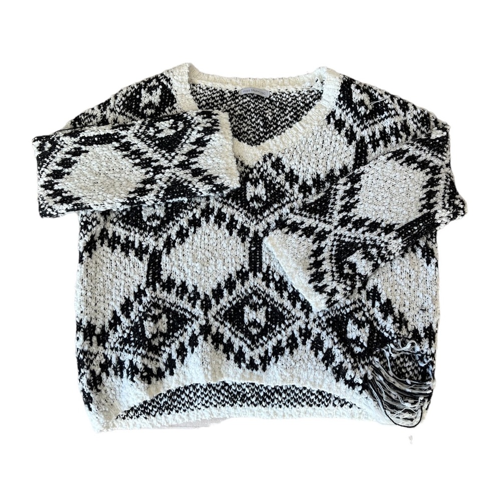 BLACK AND WHITE DISTRESSED SWEATER